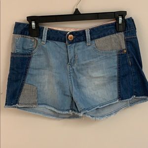 TWO TONE Jean Shorts with Striped Pockets